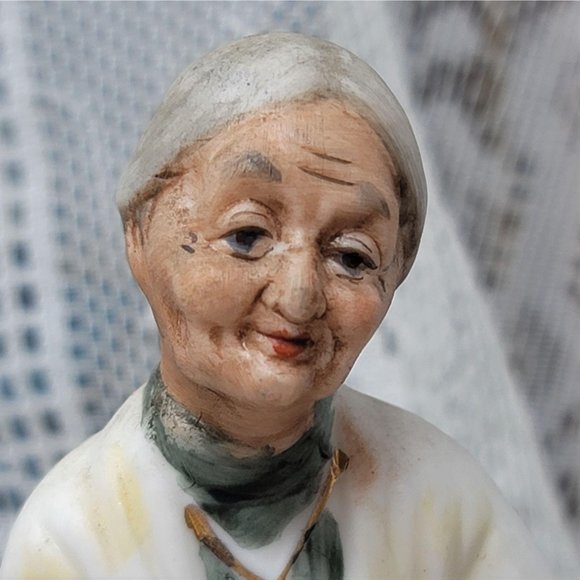 Old Woman Peeling Apples Figurine Vintage Hand Pai - Picture 8 of 9